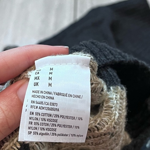 American Eagle Christmas Sweater 1/4 Button Mock Neck Sweater Size Medium - Picture 6 of 6